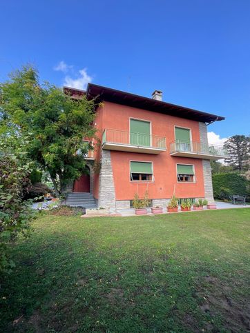 Villa in residenziale in Via Castelnuovo Garfagnana 17