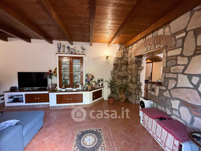 Rustico/casale in residenziale in Via San Piero in Vincio