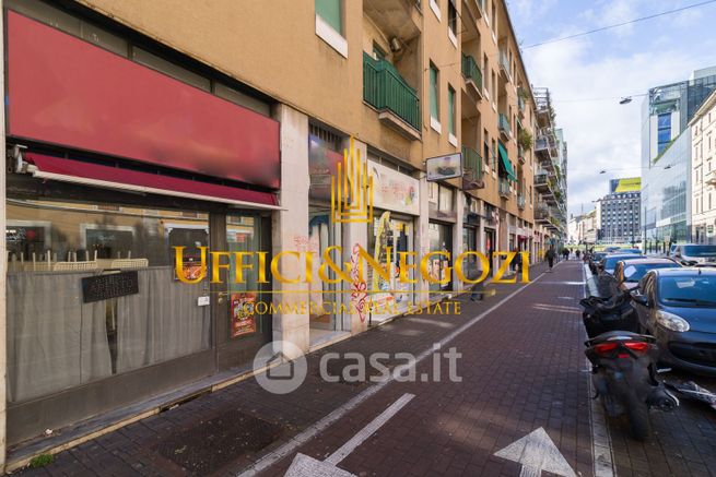 Negozio/locale commerciale in commerciale in Via Padova
