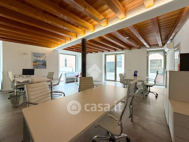 Ufficio in commerciale in Via Giuseppe Garibaldi 114