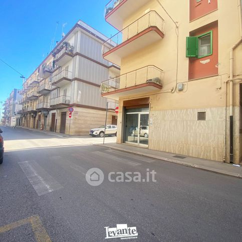 Negozio/locale commerciale in commerciale in Via Tripoli