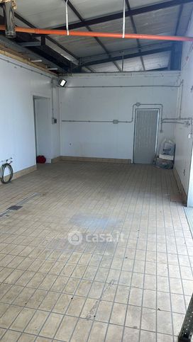 Capannone in commerciale in Via Giovanni Bertoli 14