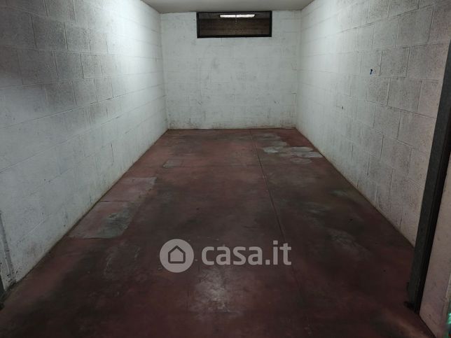 Box/posto auto in residenziale in Via Portogallo 8