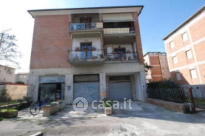 Box/posto auto in residenziale in Via Pietro Maroncelli