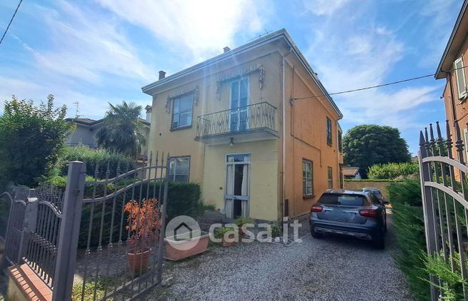 Casa indipendente in residenziale in