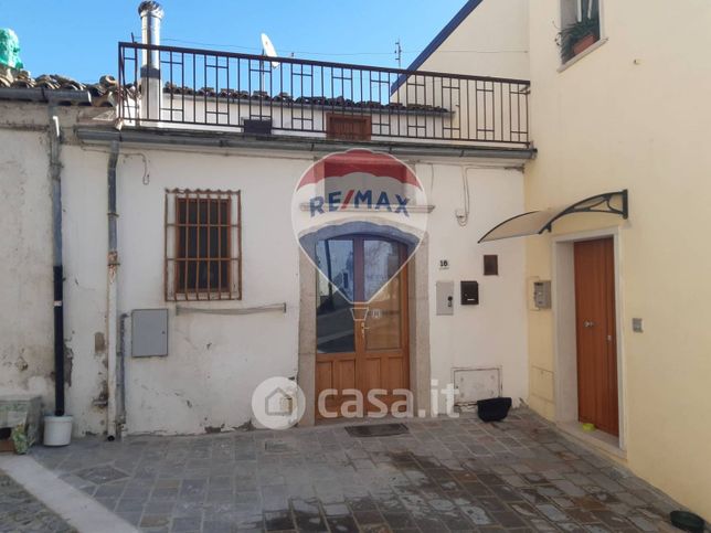 Casa indipendente in residenziale in Piazza Marco Pedoca 18