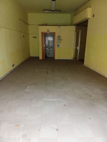 Attività/licenza (con o senza mura) in commerciale in Viale IV Novembre