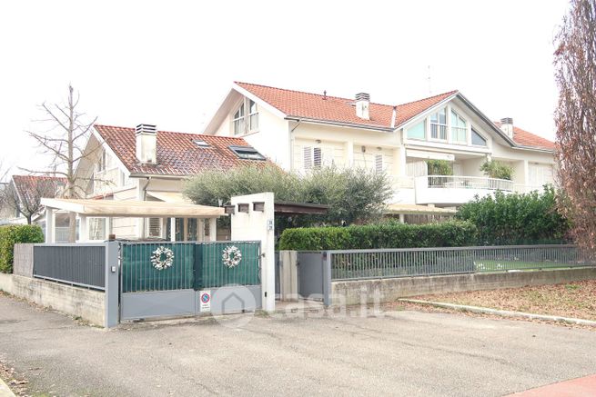 Villetta a schiera in residenziale in Via dei Lillà
