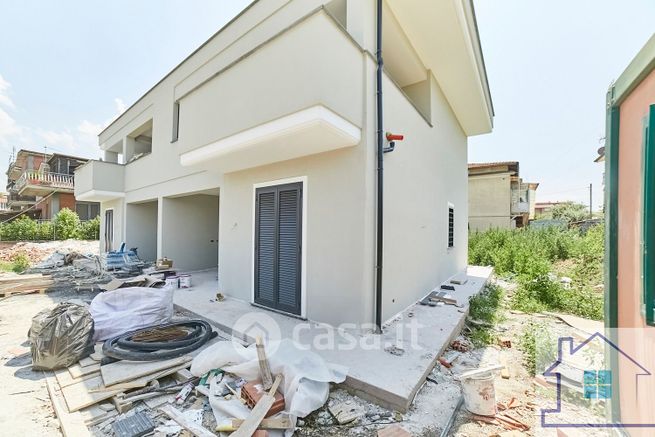Casa bi/trifamiliare in residenziale in Via Pietrapaola