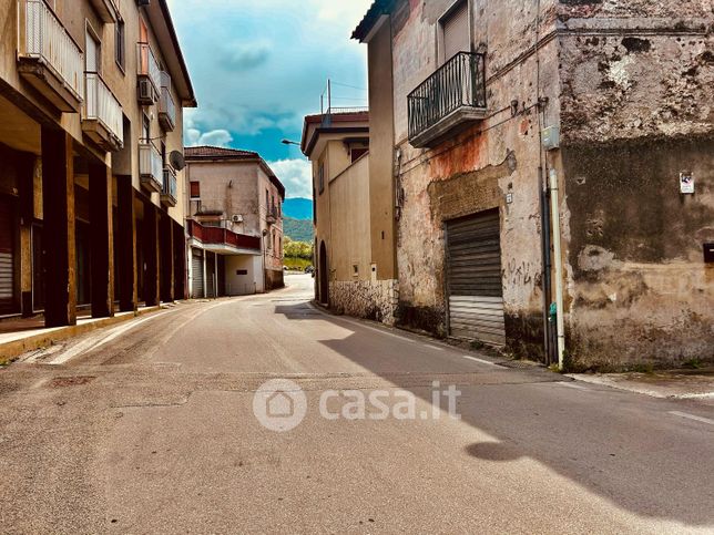 Box/posto auto in residenziale in Via Fratelli Napoli 45