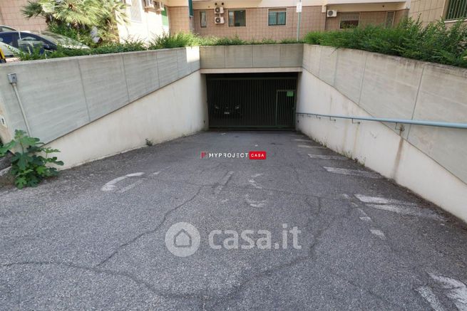 Box/posto auto in residenziale in Via Alessandro Fighera 10