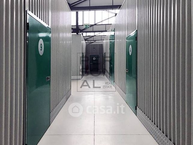 Capannone in commerciale in 