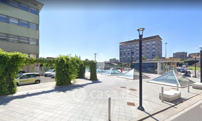 Ufficio in commerciale in Via Lattanzio Gambara 39