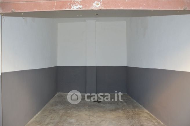 Box/posto auto in residenziale in Via San Bernardino 33