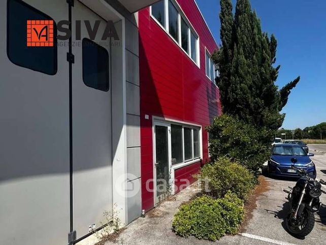 Capannone in commerciale in Via Faentina 7