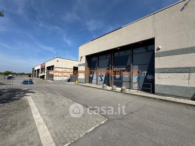 Capannone in commerciale in Via Dante Alighieri