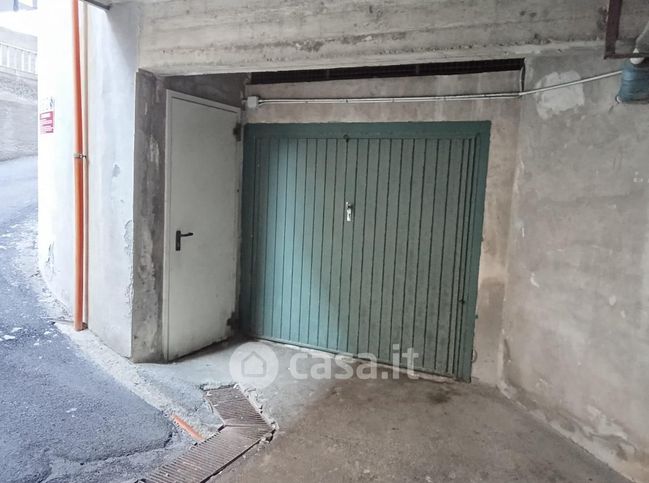 Garage/posto auto in residenziale in Passeggiata Trento e Trieste