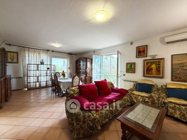 Appartamento in residenziale in Strada della Sugarella