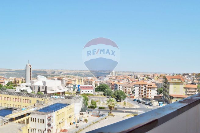 Appartamento in residenziale in Via Feliciano Rossitto 2