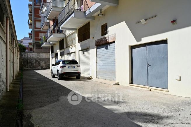 Capannone in commerciale in Via Ezio 32