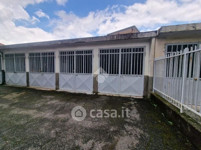 Box/posto auto in residenziale in Via Milano 12