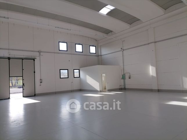 Capannone in commerciale in Via Guido Rossa