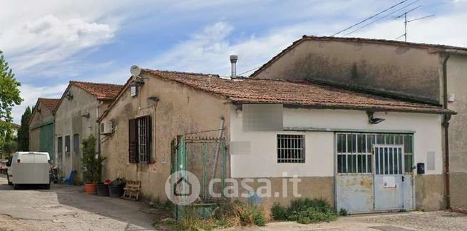 Capannone in commerciale in Via Bassa della Vergine