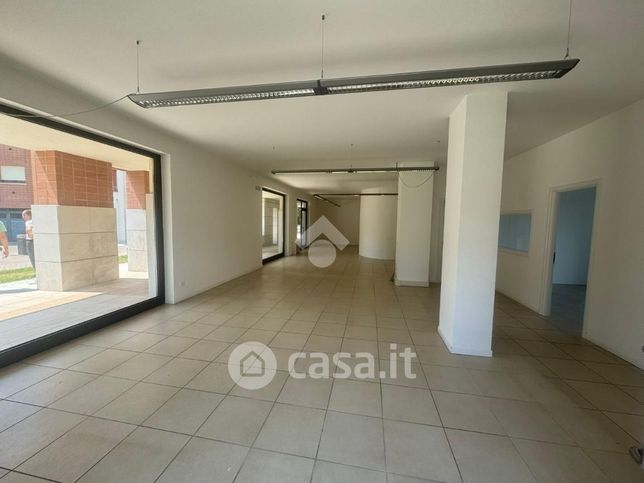 Ufficio in commerciale in Via Chiesolina 10