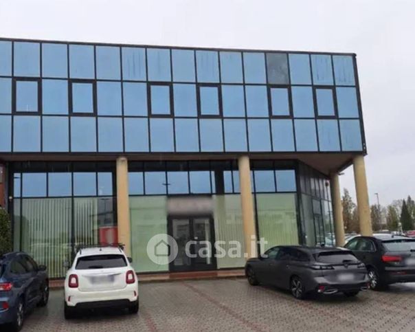 Ufficio in commerciale in Via Giosuè Carducci 62
