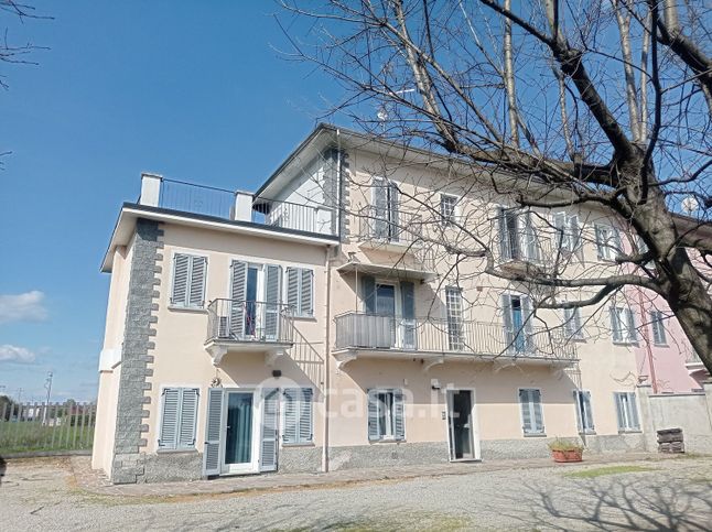 Appartamento in residenziale in Viale Loreto 3