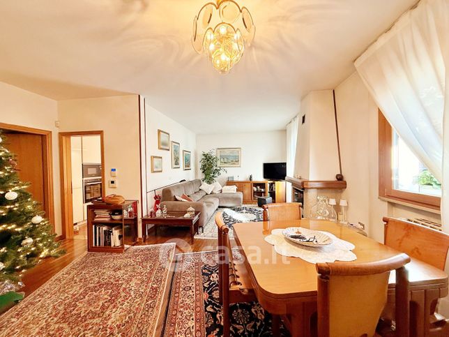 Casa indipendente in residenziale in 