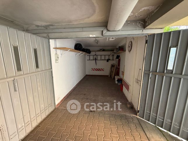 Box/posto auto in residenziale in Via Pasubio 112