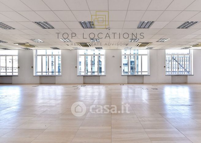 Ufficio in commerciale in Via Tortona