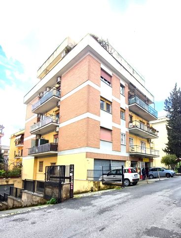 Attico/mansarda in residenziale in Via Alessandro D'Ancona 36