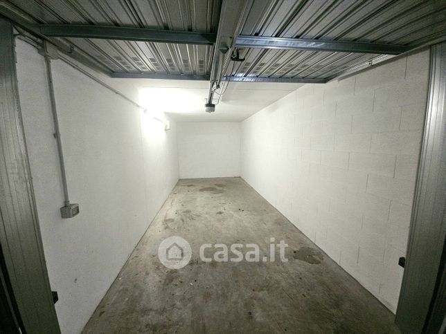 Box/posto auto in residenziale in Vicolo Scuole 7