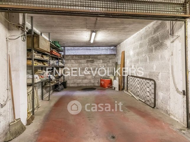 Garage/posto auto in residenziale in Viale Bruno Pelizzi