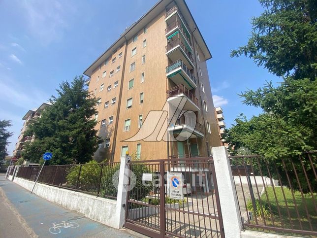 Box/posto auto in residenziale in Via Don Pozzi 10