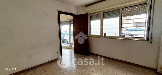 Capannone in commerciale in Corso Benedetto Croce 15
