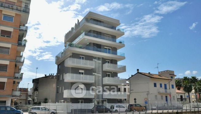 Box/posto auto in residenziale in Via Montello 18