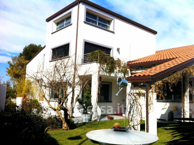 Villa in residenziale in Via Piero Gobetti 1