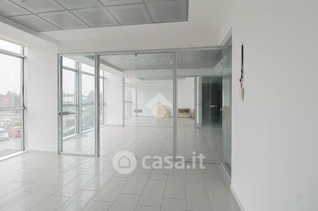 Ufficio in commerciale in Via Brescia 1
