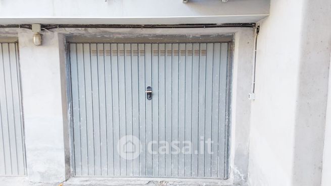 Garage/posto auto in residenziale in Via Tomadio