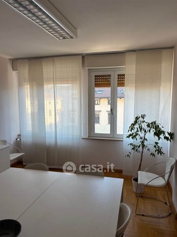 Ufficio in commerciale in 