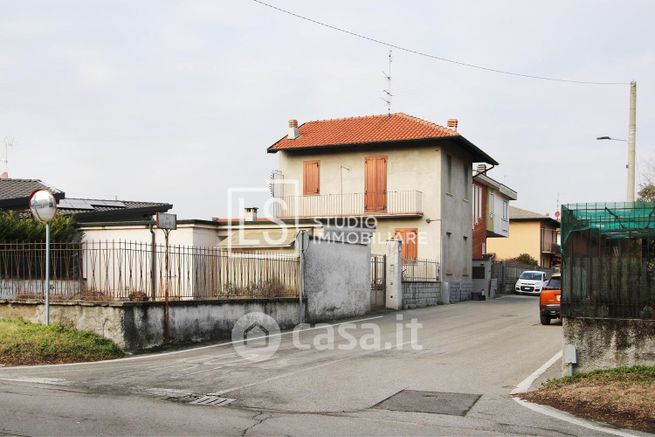 Villa in residenziale in Via Cesare Battisti 1