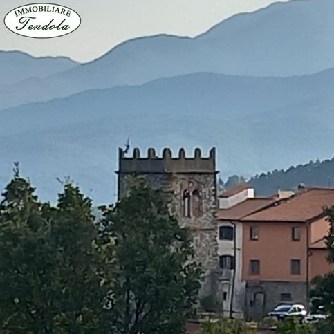 Casa bi/trifamiliare in residenziale in 