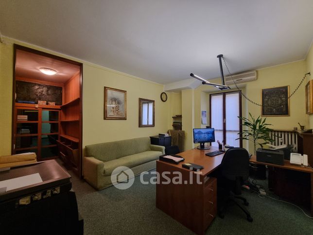 Ufficio in commerciale in Viale Piave 7