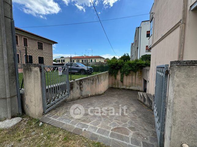 Box/posto auto in residenziale in Via Angiola Bianchini 2