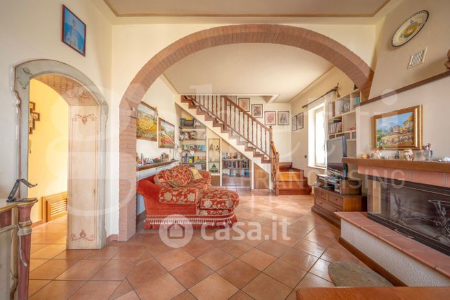 Villa in residenziale in Via Assisana 63