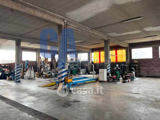 Capannone in commerciale in Via Correggio