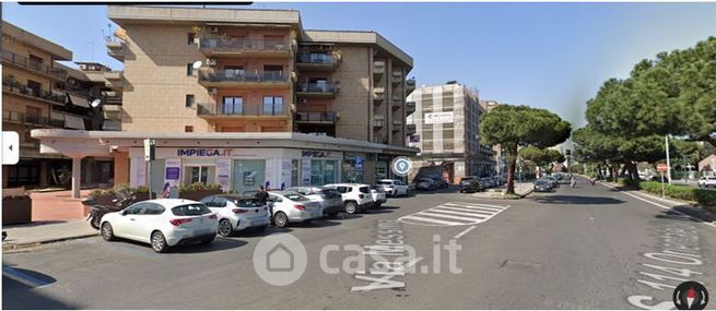 Box/posto auto in residenziale in Viale Africa 170